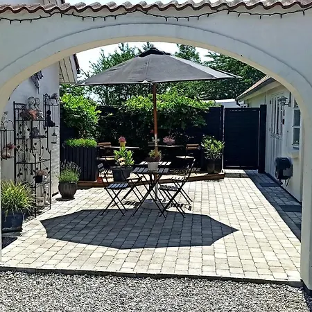 Dragondrum Bed & Kitchen