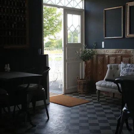 Dragondrum Bed & Kitchen Bed & Breakfast *